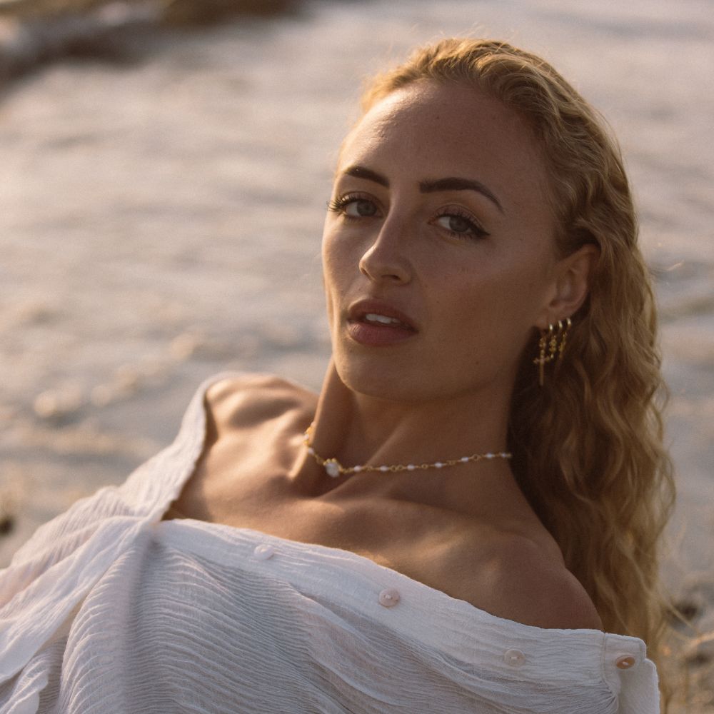 Mother of Pearl Rose Pearl Choker